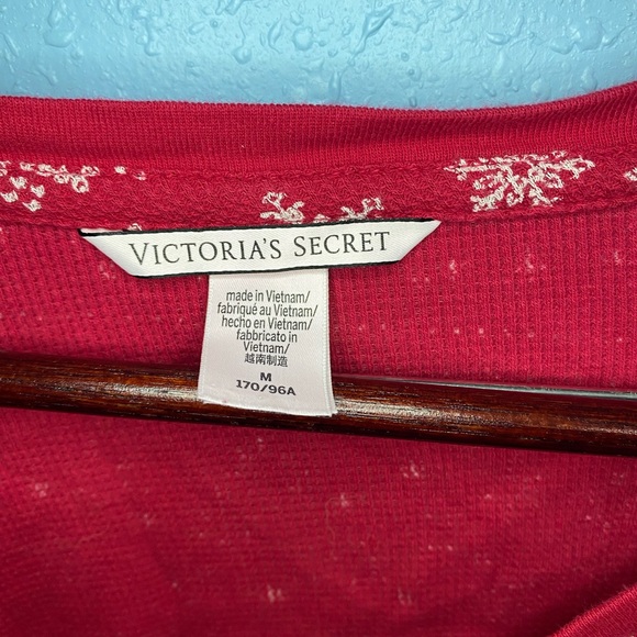 Victoria's Secret Women’s Red Christmas Snowflake Button Up Sweater Size M - Picture 2 of 8
